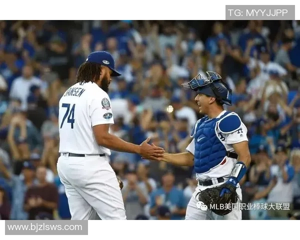 布雷达与奥斯激战正酣比分胶着双方争夺胜利的精彩瞬间