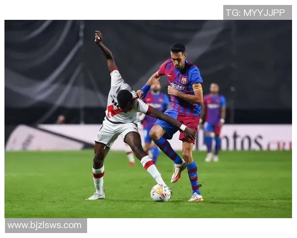 塞维亚主场迎战巴萨决战西甲巅峰对决引发球迷热议 塞维亚主场迎战巴萨决战西甲巅峰对决引发球迷热议