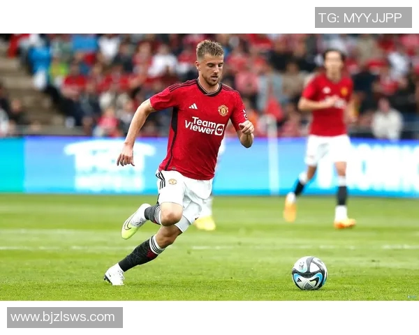 曼联1011赛季主场迎战瓦伦西亚精彩回顾与战术分析